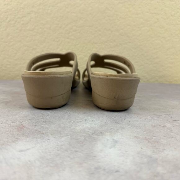 Crocs Womens Sanrah Strappy Wedge Slide Flip Flop Sandal Beige Size 9 - Picture 3 of 12